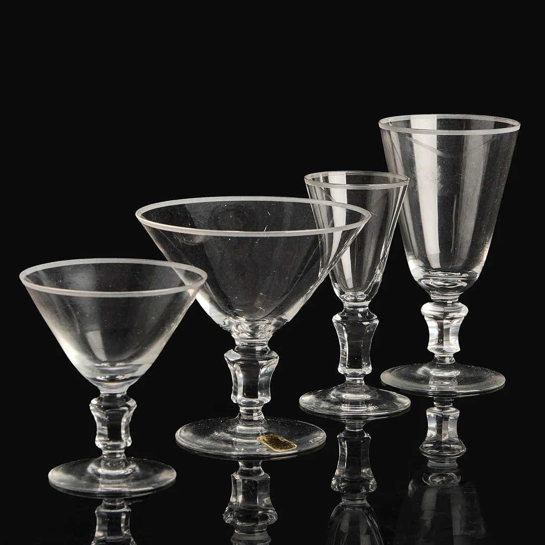 ELIS BERGH. Glasservis, 67 delar, modell "Kulla", Kosta, 1940-tal, delvis etikettmärkta. — Tableware — Crafoord Auktioner Stockholm
