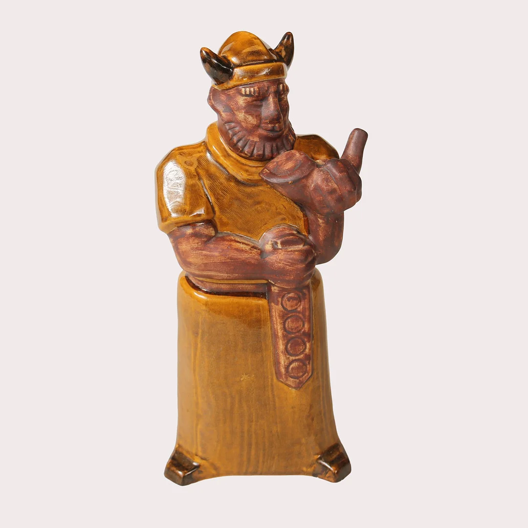WILLI FISCHER. Figurin i form av en viking, glaserat stengods, Ego. — European — Limhamns Auktionsbyrå