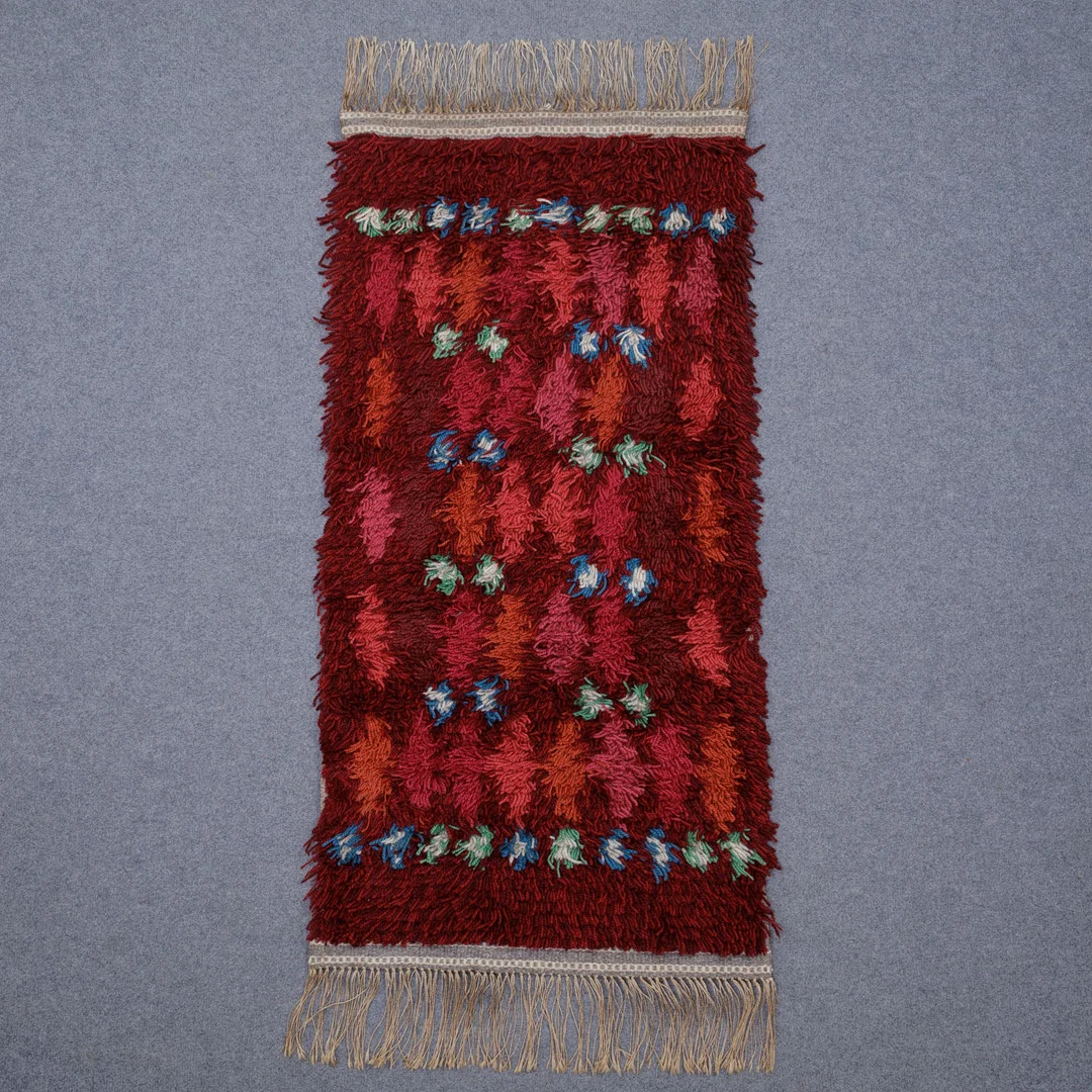 VÄGGBONAD/RYAMATTA (118x58). — Textiles — Auktionskammaren Sydost Kalmar