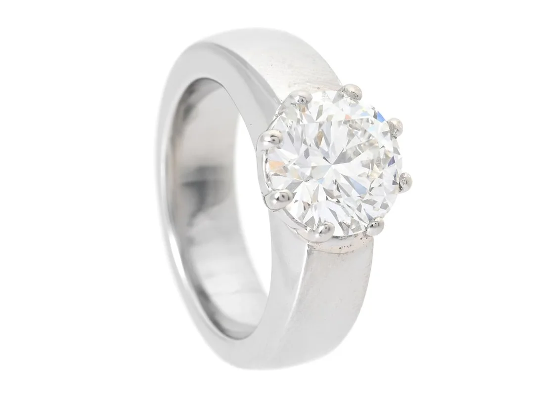 ATELIER AJOUR, enstensring, platina, briljantslipad diamant 2,14 ct, R(E)/SI2, HRD report 260000171748, Stockholm 2012, stl 15,5 mm, vikt 17,6 g. — Smycken/Enstensring — Kaplans