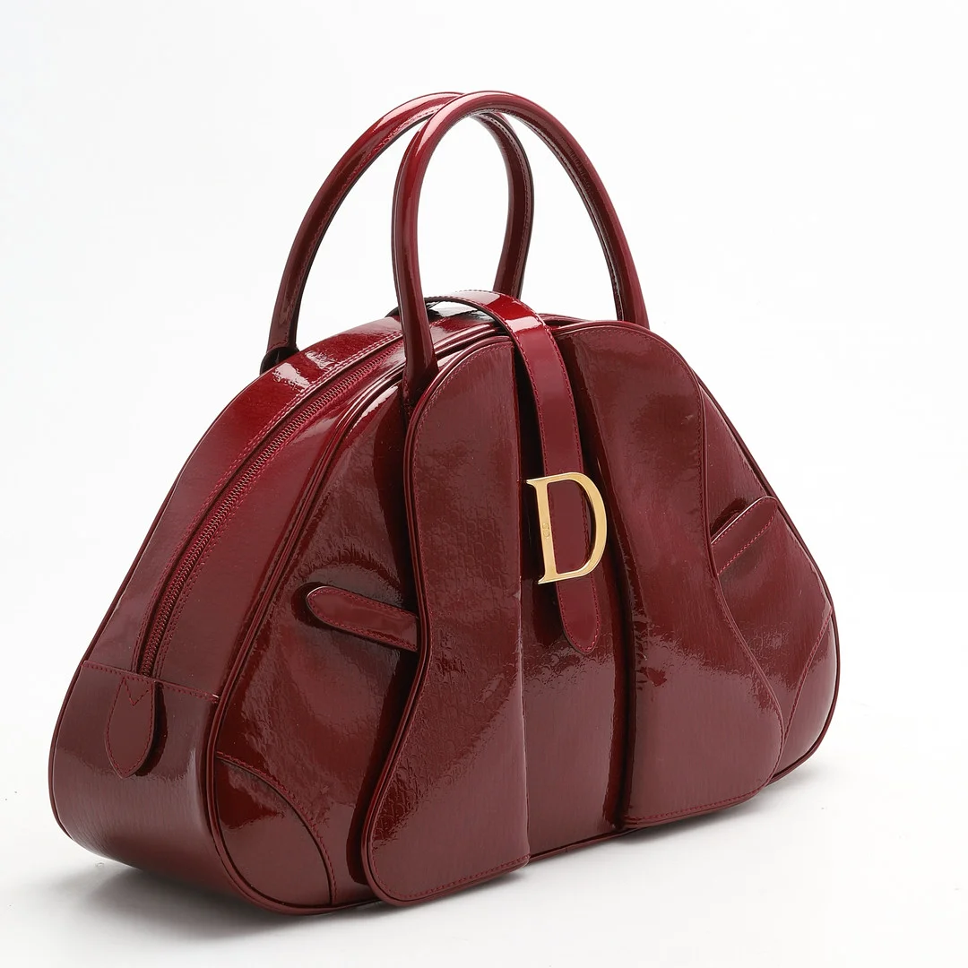 CHRISTIAN DIOR. Handväska "Patent Diorissimo Double Saddle Bag". Inköpt 2001. — Vintage & Designer Fashion — Crafoord Auktioner Malmö