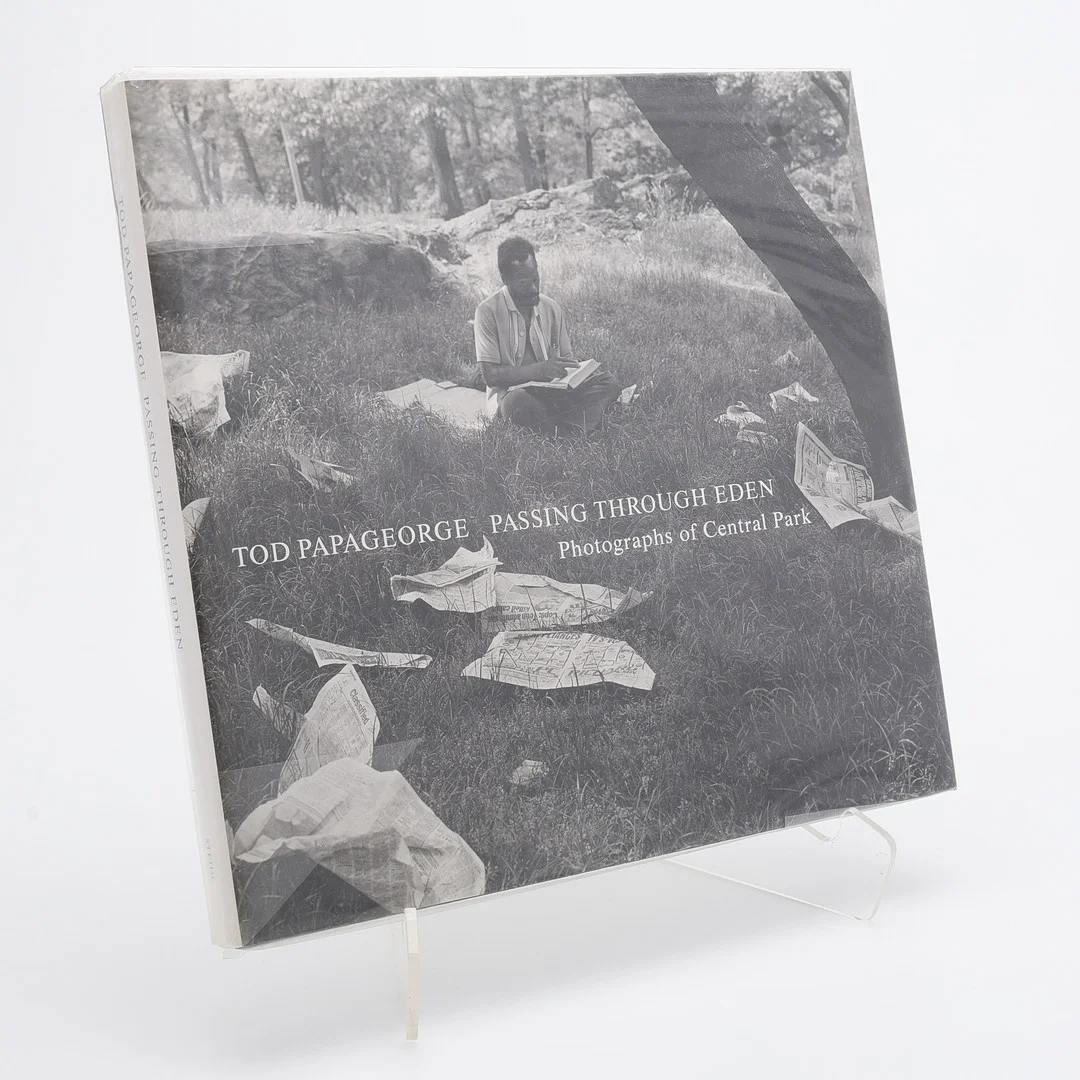 TOD PAPAGEORGES "PASSING THROUGH EDEN: PHOTOGRAPHS OF CENTRAL PARK" I FÖRSTA UPPLAGAN, 2007. — Books — Crafoord Auktioner Lund