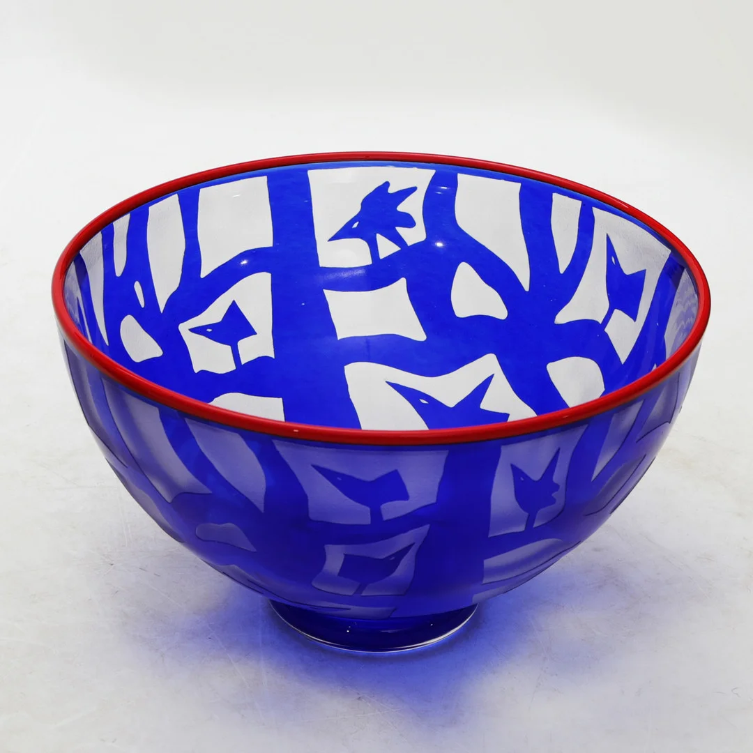 BERTIL VALLIEN. SKÅL, överfång, med grenverk och fåglar, signerad, edition 300. — Art glass — Kalmar Auktionsverk