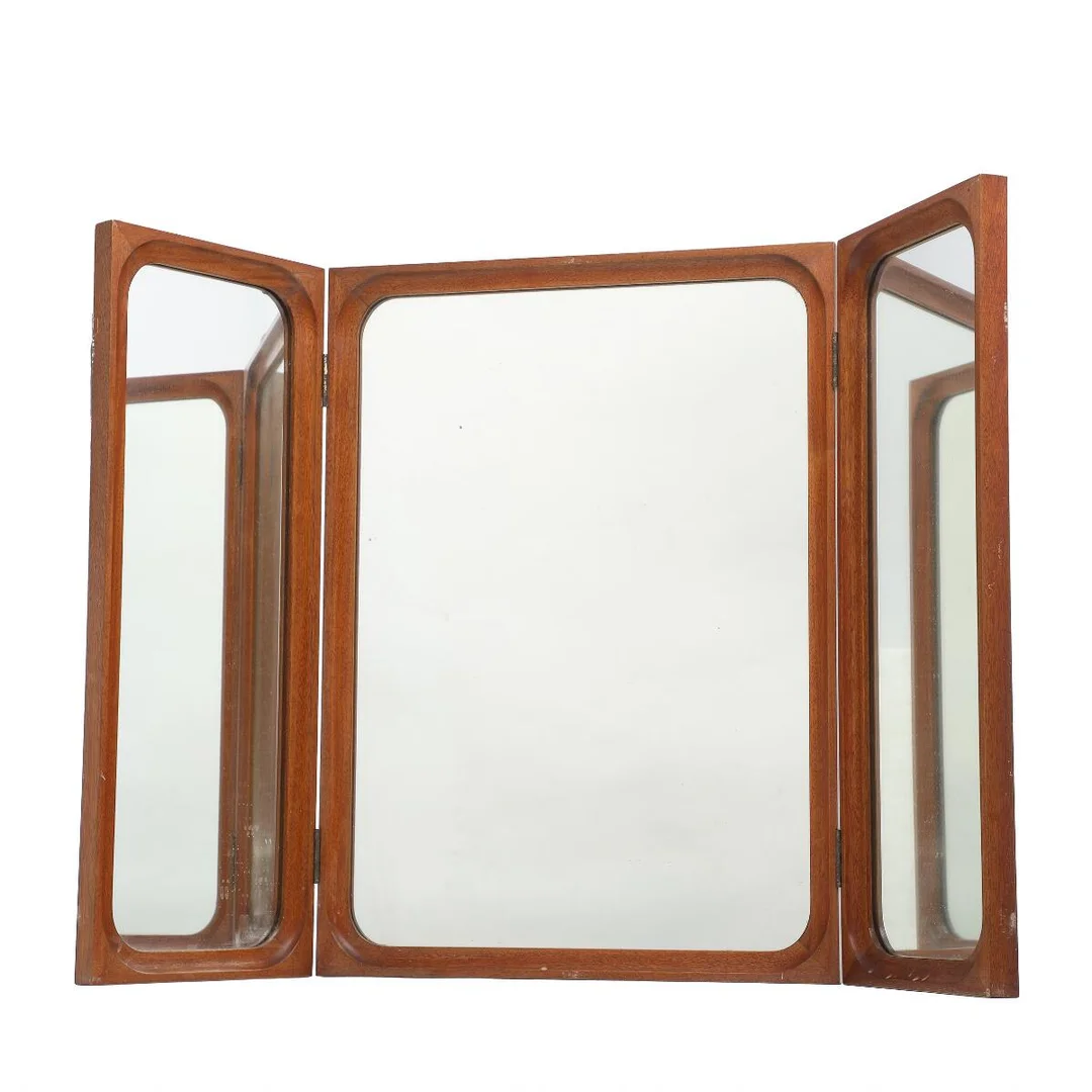 Wall mounted folding mirror of mahogany. Retailed and marked by Illums Bolighus. H. 60 W. 43/86 D. 5 cm. — Modern Furniture — Bruun Rasmussen