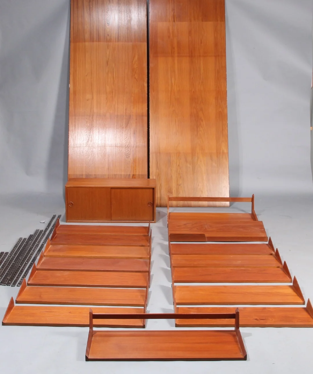 Kai Kristiansen for Feldballe Møbelfabrik. FM wall-mounted shelving system, teak — Furniture/Shelving — Lauritz