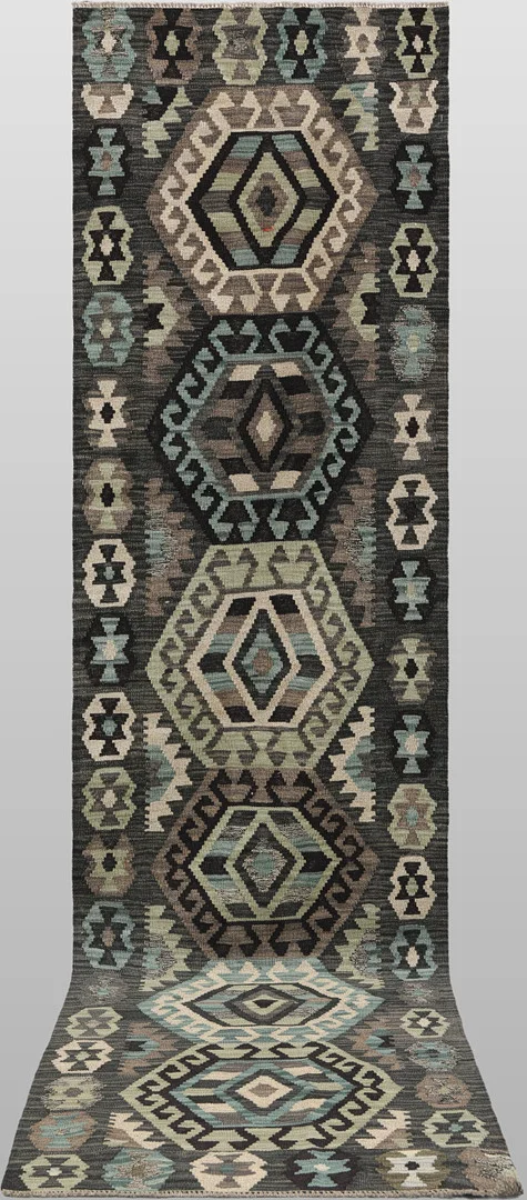 MATTA. Kelim klassisk design gallerimodell, 298 x 81 cm. — Oriental Carpets & Textiles — Södermanlands Auktionsverk