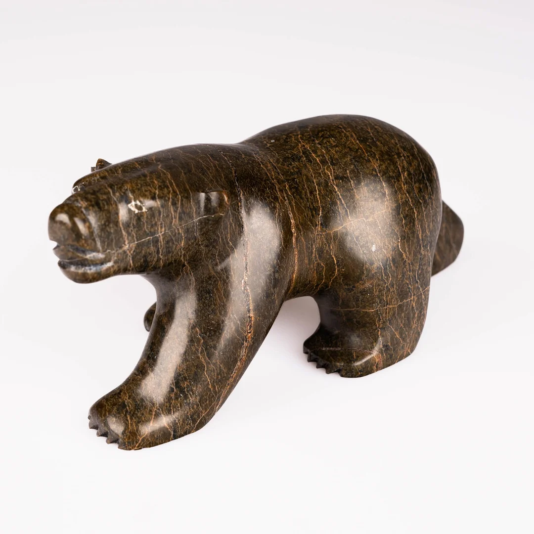SKULPTUR, isbjörn, täljsten. — Sculptures & Bronzes — Norrlands Auktionsverk