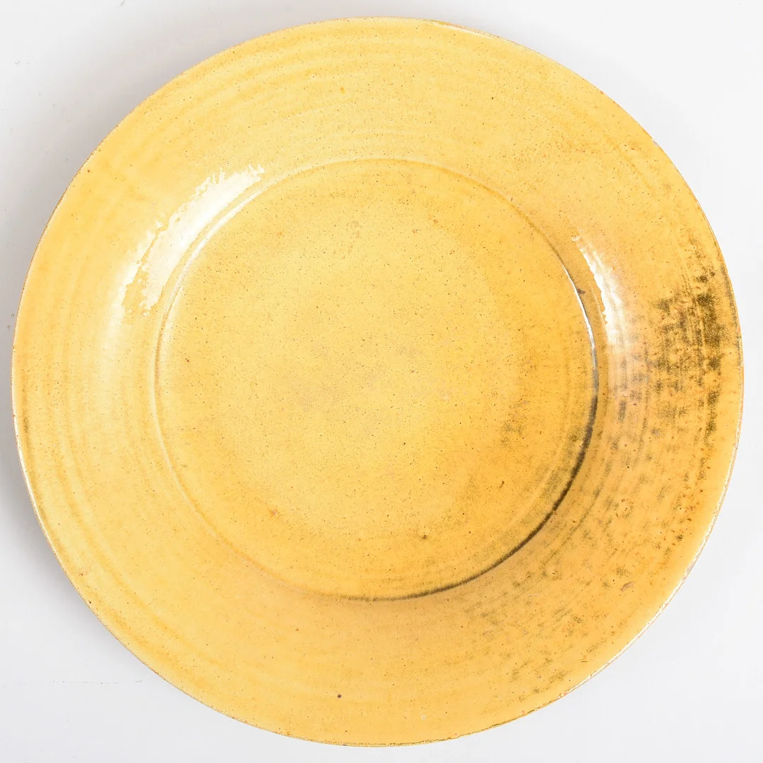 SVEND HAMMERSHØI. (1853-1948). Keramisk fad af glaseret keramik. Herman A. Kähler, Danmark, Starten af 1900-tallet. — European — Sørensen Auktioner