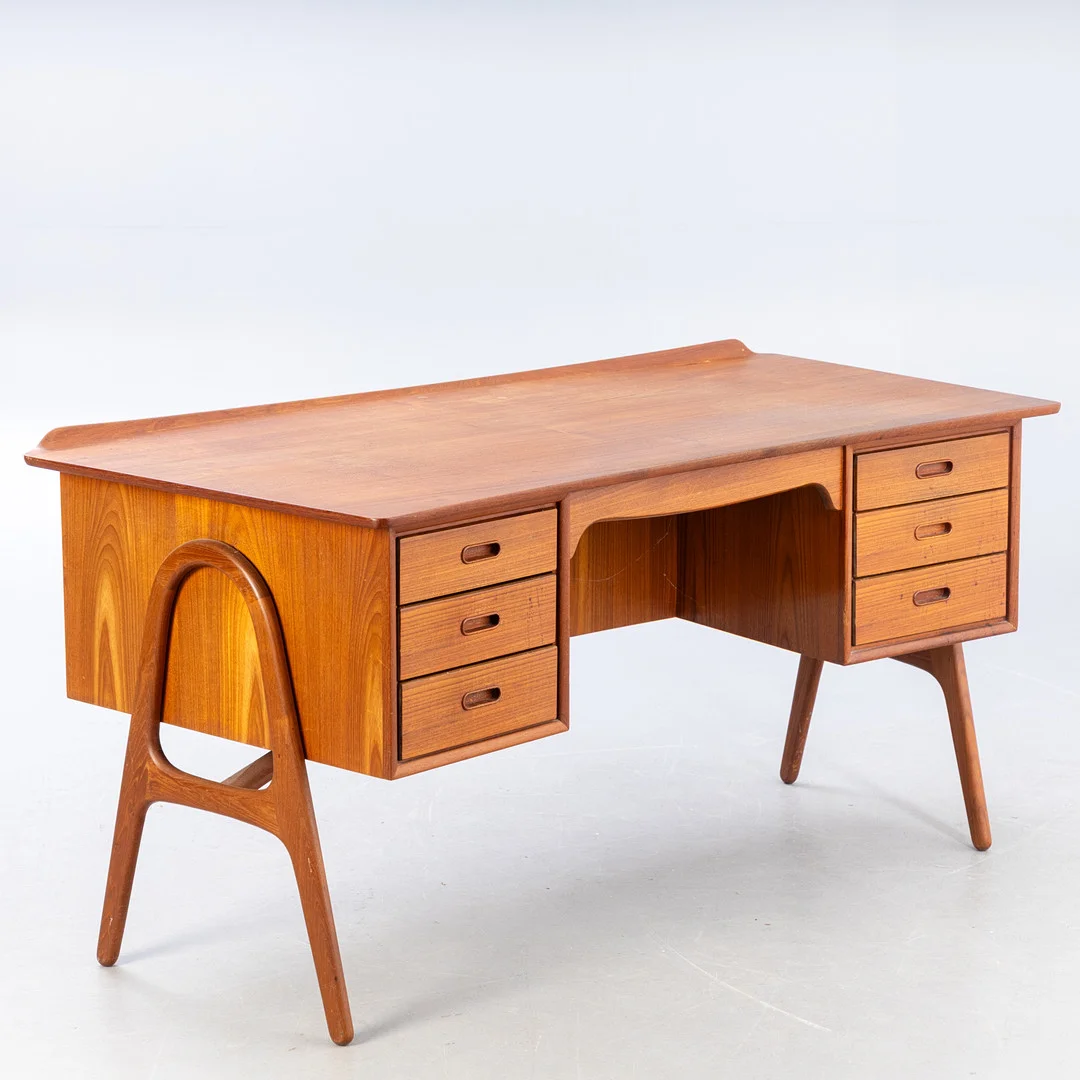 SVEND ÅGE MADSEN. Sigurd Hansen, geschwungener Schreibtisch, Dänemark, 1960er Jahre. — Desks — Stockholms Auktionsverk Hamburg
