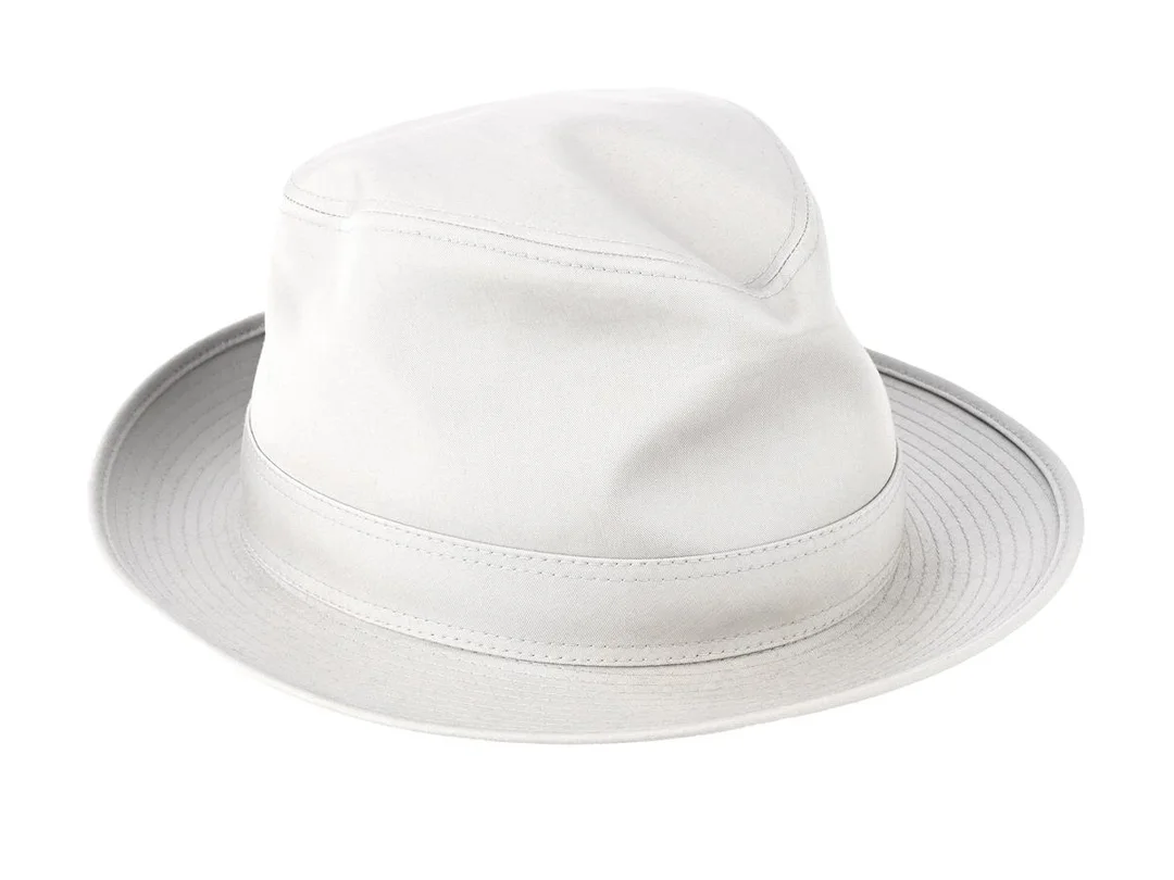 HATT, HERMÈS, H Cut Hat, 100% bomull, grått tyg, insidan 56% bomull, 44% viscose, stl 57, en tråddragning, en fläck, kartong. — Kläder/Hattar — Kaplans