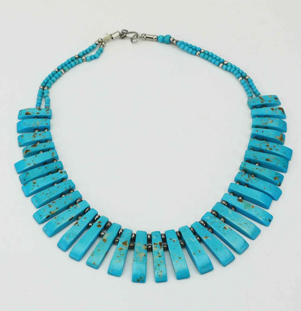 COLLIER, Turkoser, 1900-talets andra hälft. — Necklace — Hälsinglands Auktionsverk
