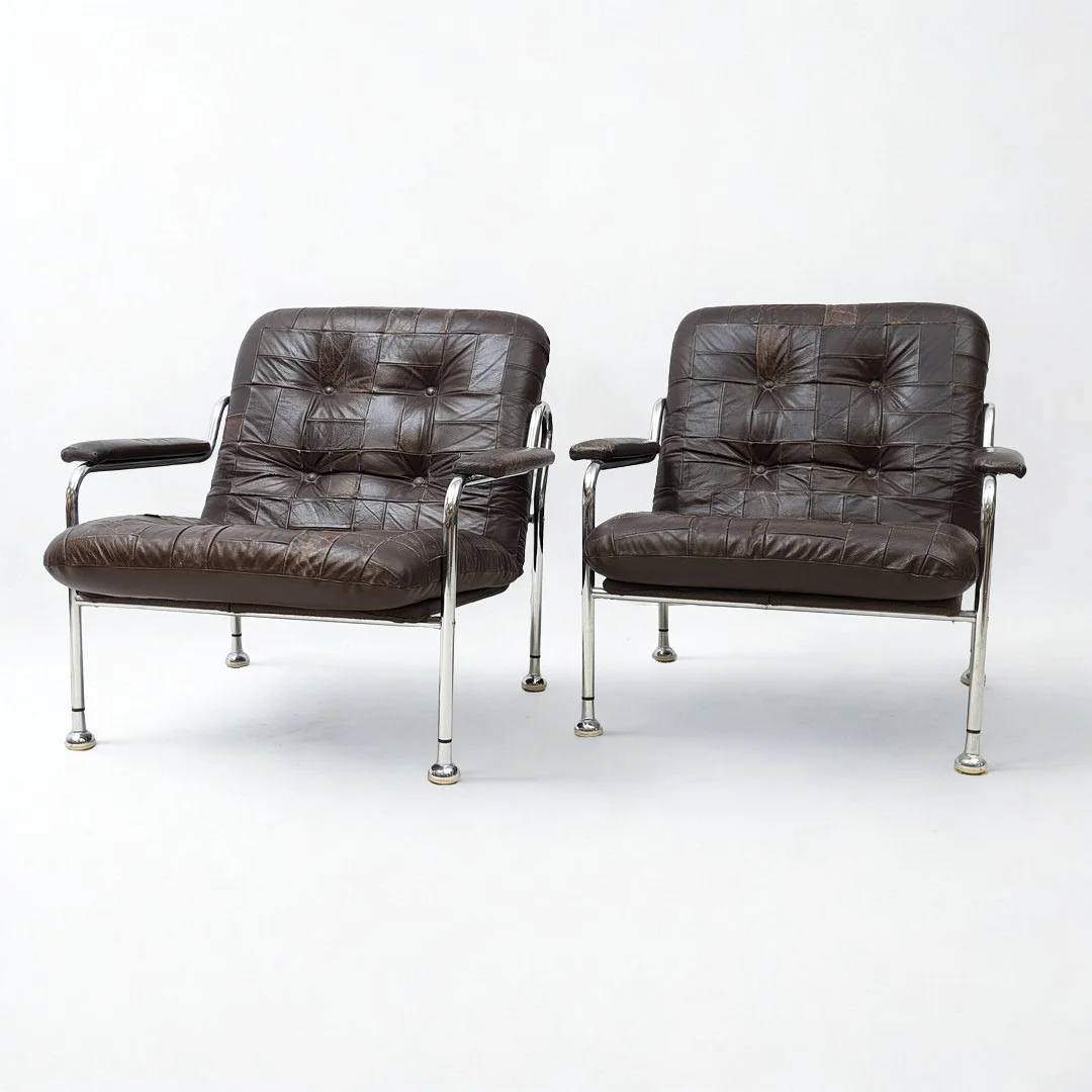 BO EIGERT. Fåtöljer ett par, "Stålbo", B Eigert AB, Hova, 1970-tal. Kromat stålrör, brun skinnklädsel. — Armchairs & Chairs — Falun Auktionsbyrå