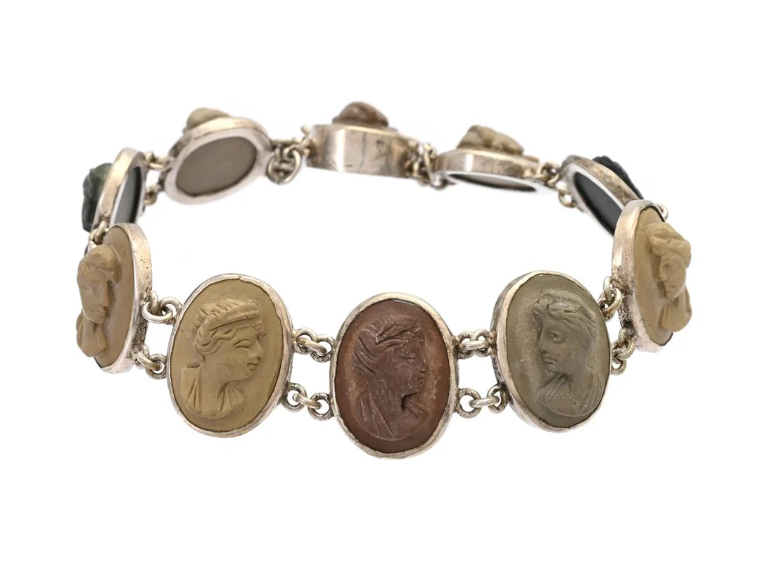 ARMBAND, oädel metall, lavacaméer, längd 17 cm, vikt 16 g, säkerhetskedja. — Smycken/Armband — Kaplans