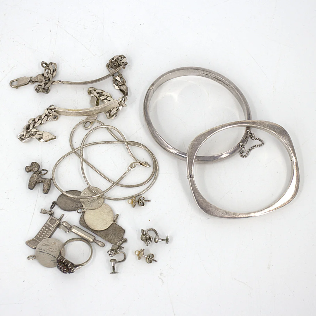 SAMLING SILVERSMYCKEN, 18 delar, silver, granater, markasiter. — Jewellery — Höganäs Auktionsverk
