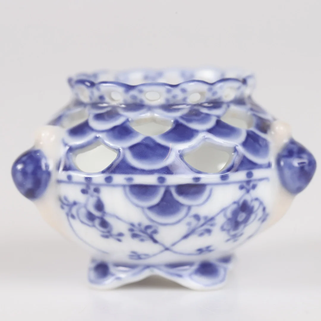 VAS, "Musselmalet", porslin, Royal Copenhagen, Danmark. — European — Helsingborgs Auktionskammare