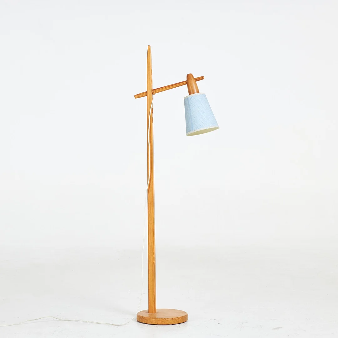 GOLVLAMPA, furu, ställbar höjd, skärm i plast och textil, 1970/80-tal. — Floor lights — Stockholms Auktionsverk Sickla