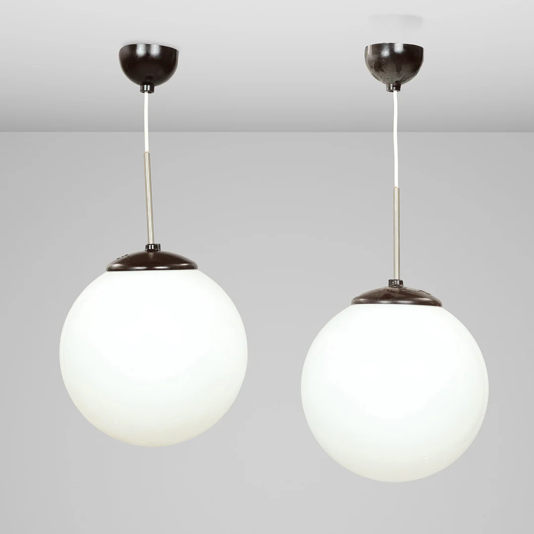 Et par loftspendler af hvidt opalglas med bakelit-montering, europæisk lampeproducent, 1960'erne, (2). — Ceiling lights — Palsgaard Kunstauktioner