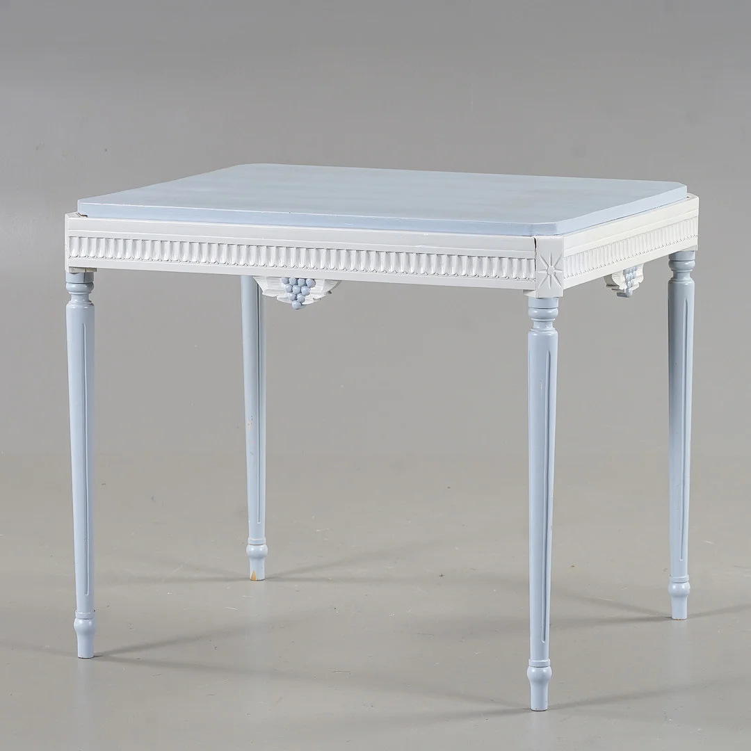 BORD Gustaviansk stil, 1900-talets andra hälft. — Tables — Karlstad Hammarö Auktionsverk