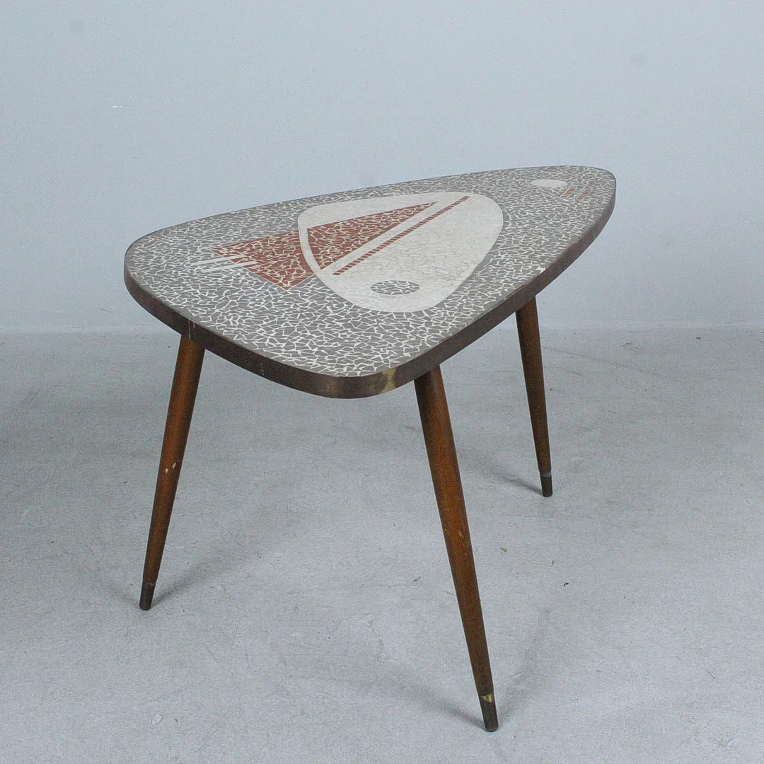 Tripod Couchtisch / Coffee Table mit Mosaik, 1950er Jahre. — Coffee Tables — Stockholms Auktionsverk Düsseldorf/Neuss