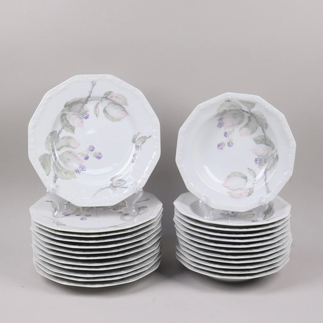 TALLRIKAR, "Maria, björnbär", Classic rose collection, Rosenthal, Tyskland, 24 st. — Tableware — Markus Auktioner