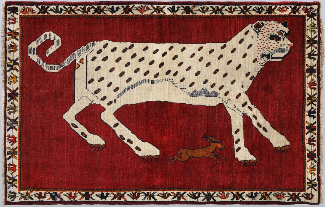 MATTA. Figural Gashgai ullvarp, 190 x 120 cm. — Oriental Carpets & Textiles — Södermanlands Auktionsverk