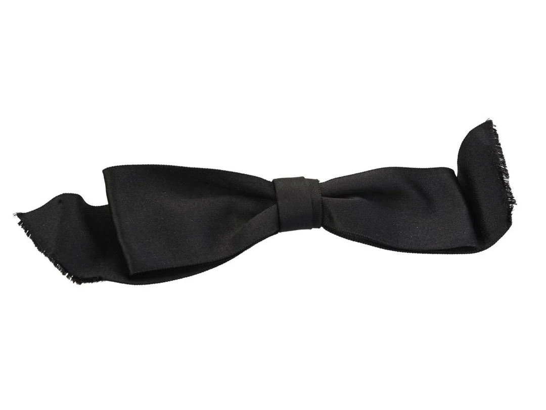 CHANEL, BROSCH, Bow, 100% svart siden, 29x6 cm, Made in France, originalask. Good Condition. — Smycken/Brosch — Kaplans