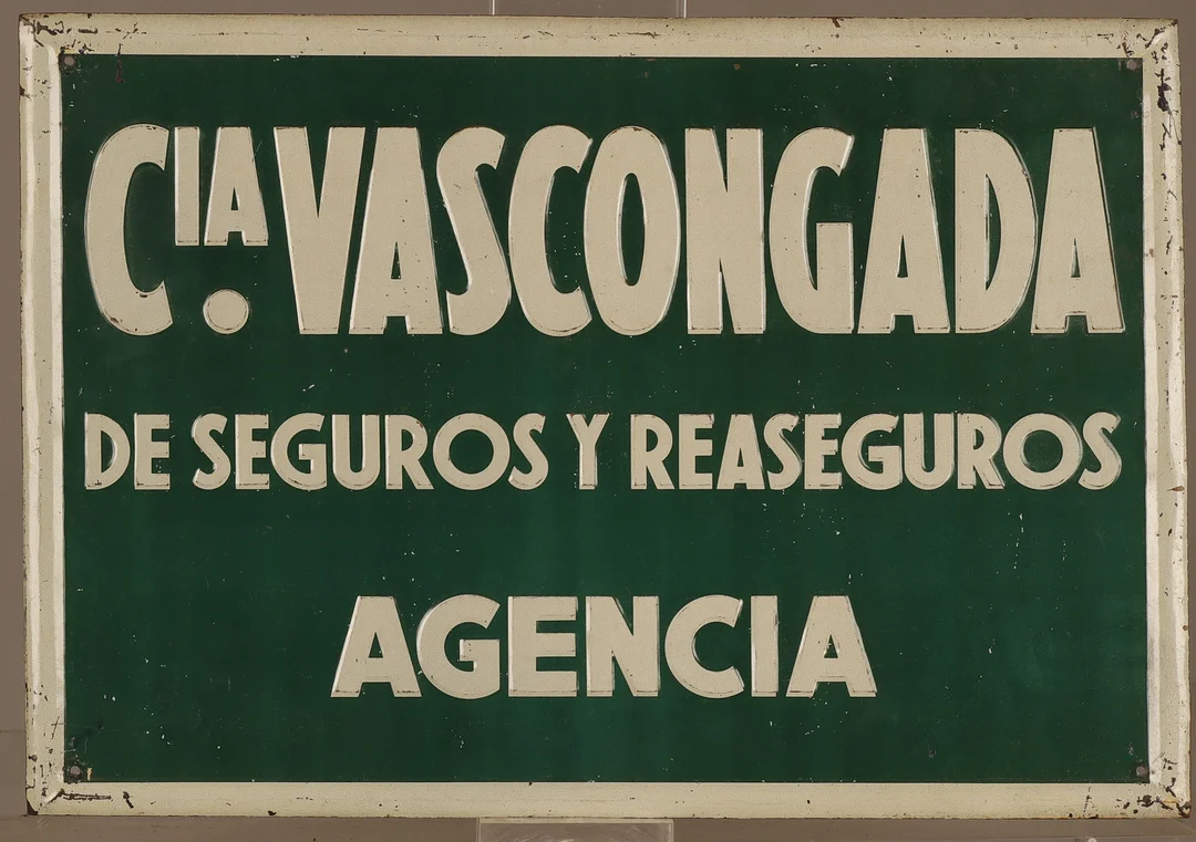 Compañía Vascongada, placa publicitaria en hojalata estampada y pintada. — Other collectables — Barcelona Auctions