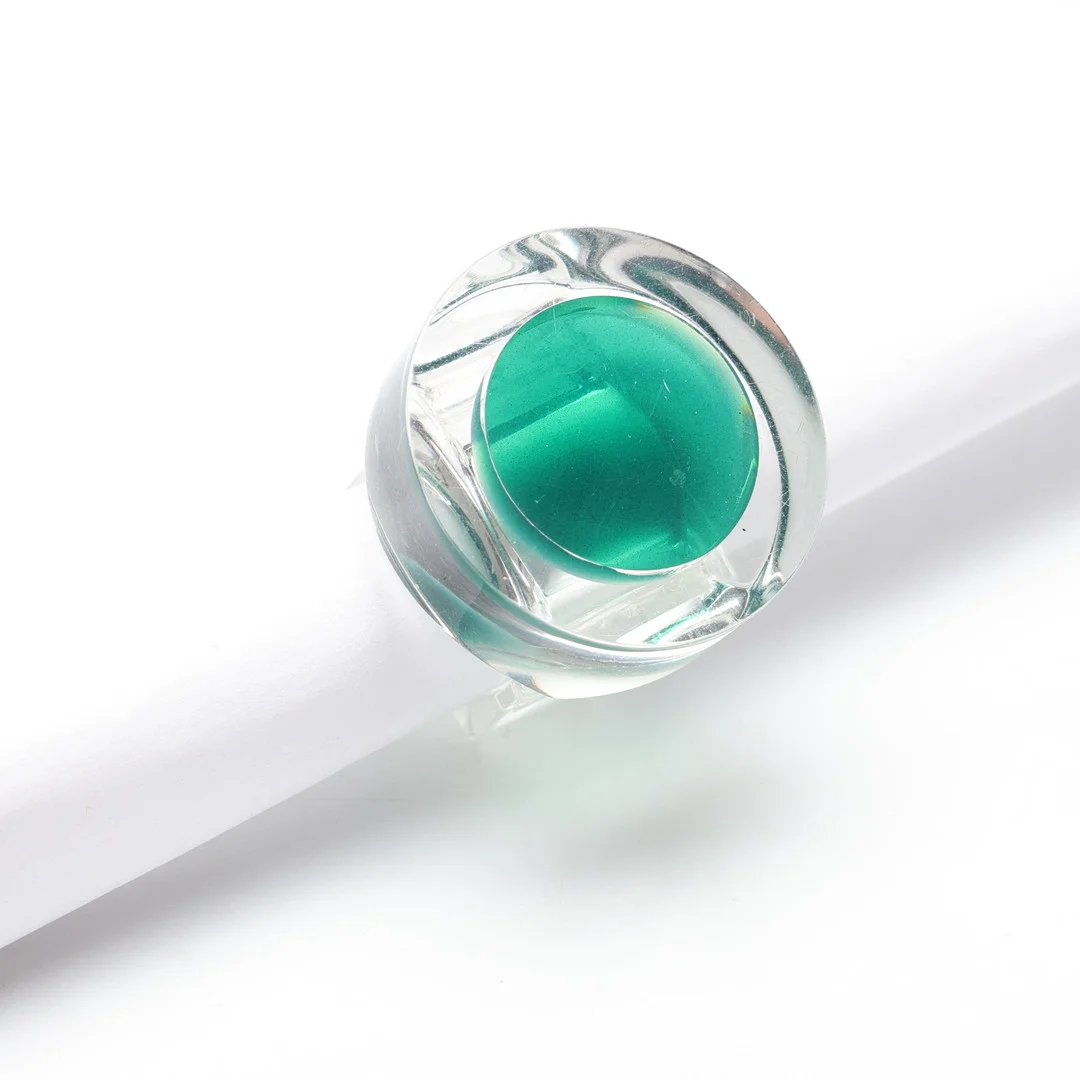 SIV LAGERSTRÖM. ring, plexiglas, grön. — Rings — Gomér & Andersson Linköping