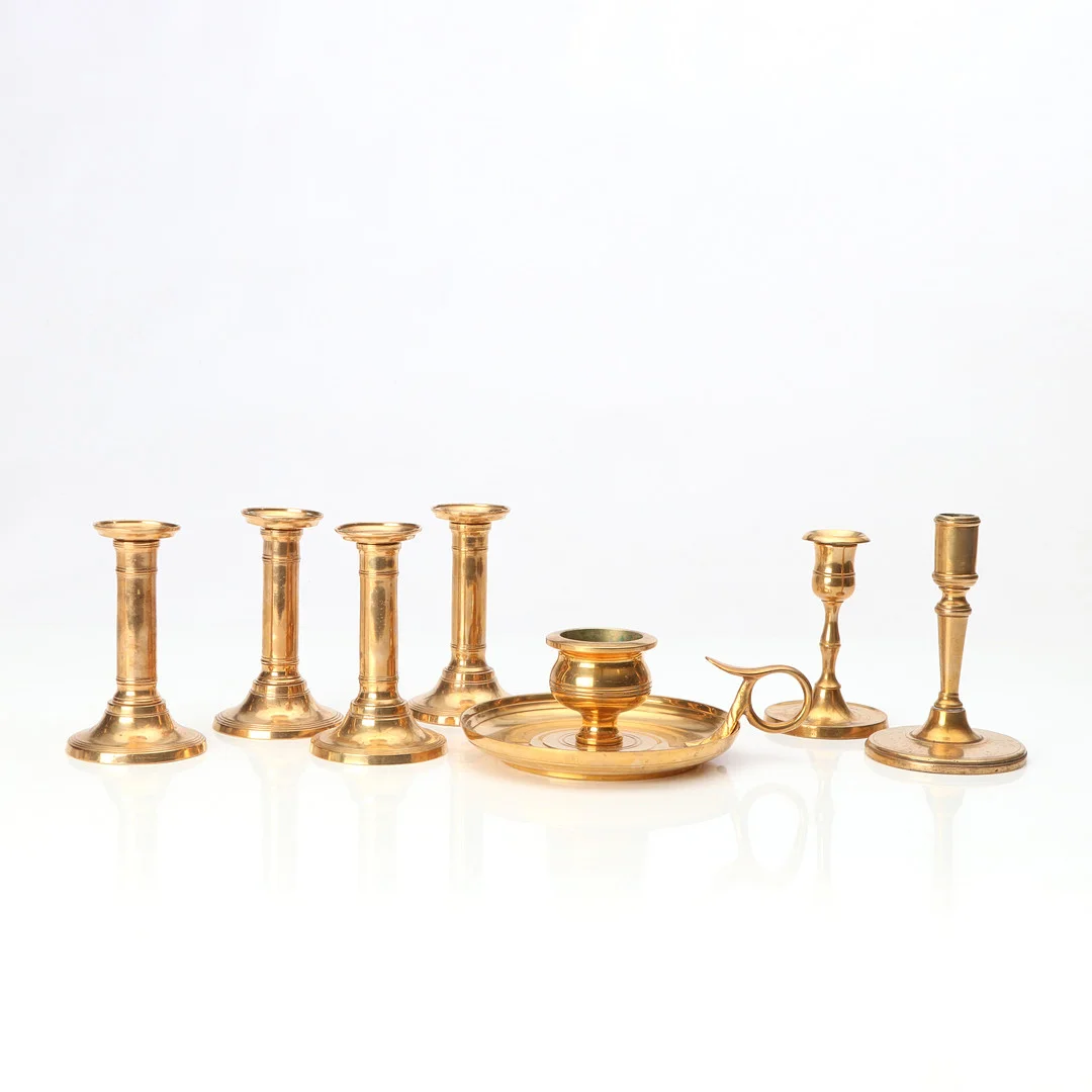 LJUSSTAKAR, SJU ST. Mässing. 18-1900-tal. Bl.a. Jönköping. — Candlesticks — Skånes Auktionsverk