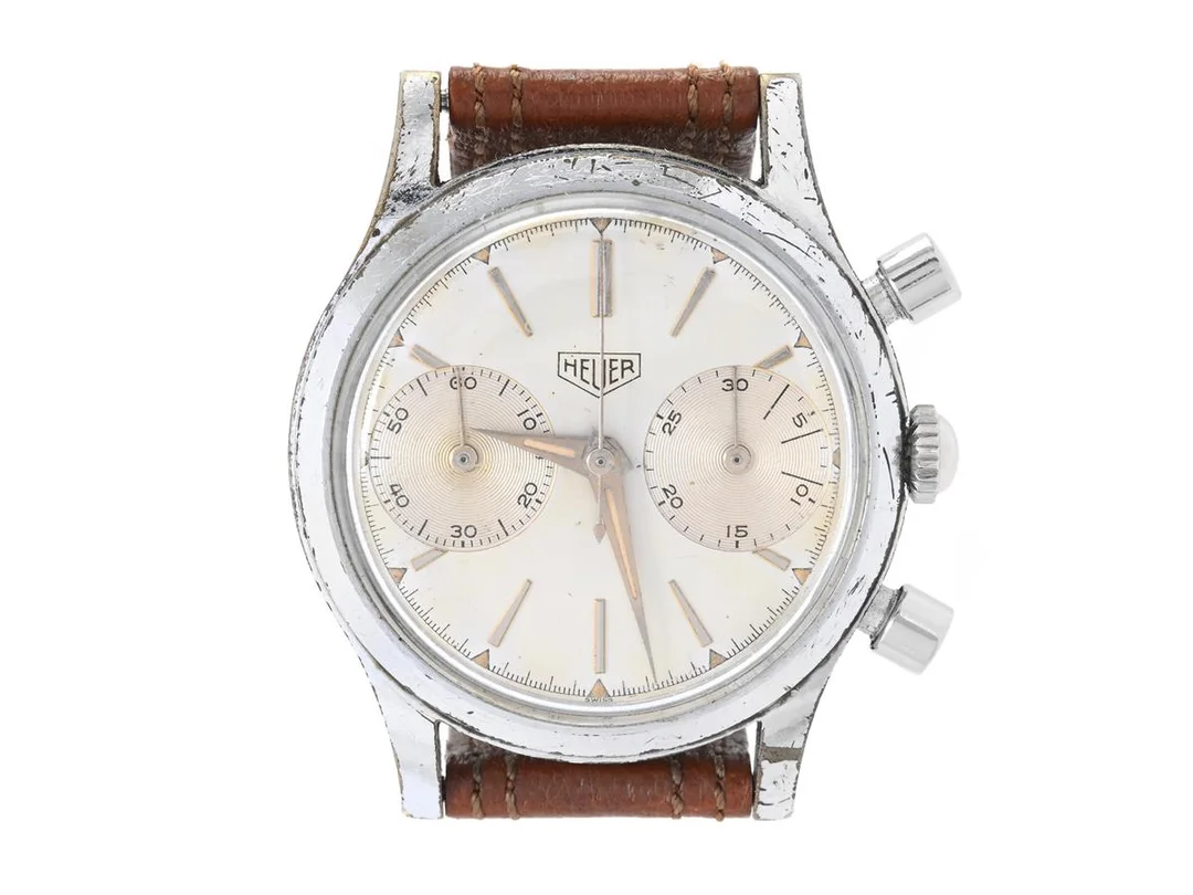 HEUER, kronograf (Swiss), Cal Valjoux 92, Serie nr. 40474, Ref nr. 3641, herrur, 35 mm, Boett nr. 40474, vitmetall, manuell, plexiglas, skadad urtavla, skadad boett, läderband, ca 1962. — Klockor/Heuer — Kaplans