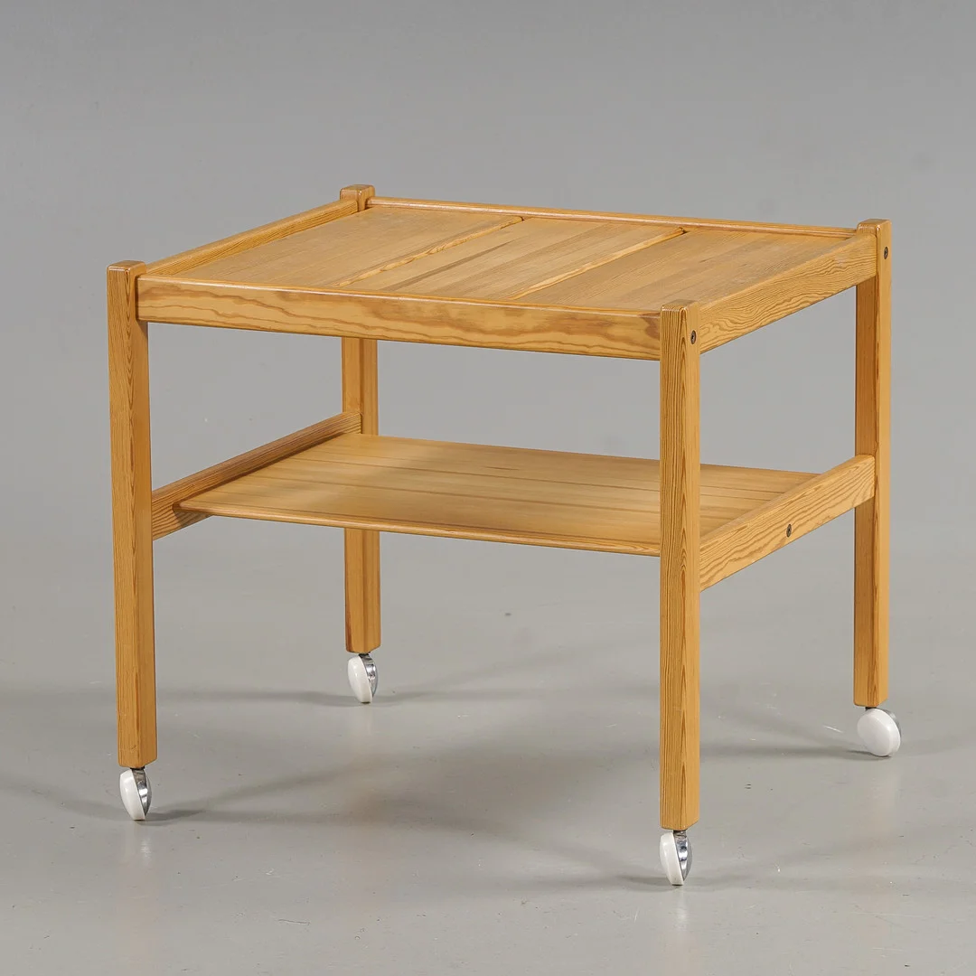YNGVE EKSTRÖM. Rullbord, Swedese, 1900-talets andra hälft. — Tables — Karlstad Hammarö Auktionsverk