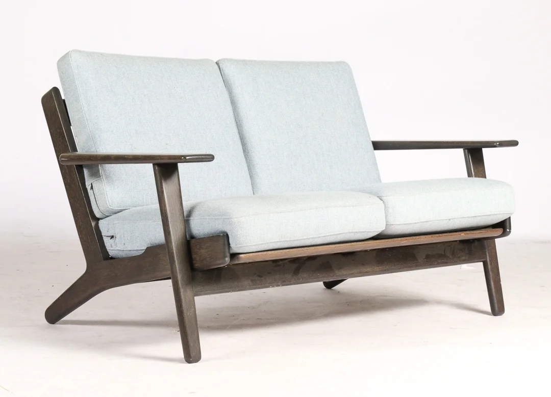 Hans J. Wegner. Two-seater oak sofa, model GE290/2 — Furniture/Lounge suites, sofas — Lauritz