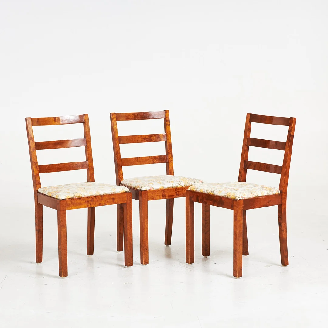 AXEL EINAR HJORTH. STOLAR. 3 st, "Typenko", för Nordiska Kompaniet, 1931, bonad björk, löstagbar stoppad sits med textil, brickmärkta undertill. — Armchairs & Chairs — Stockholms Auktionsverk Sickla
