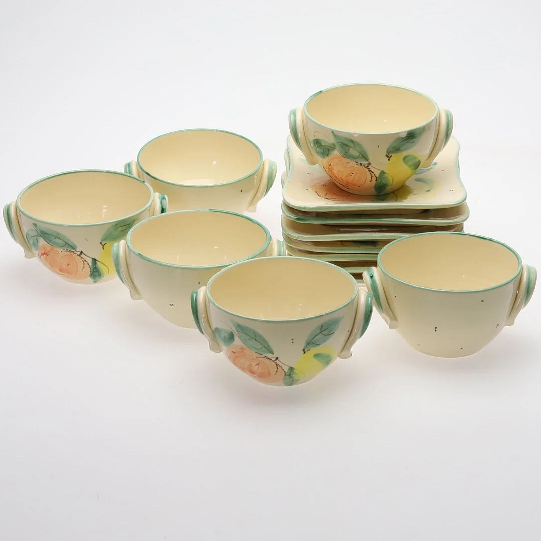 SOPPSKÅLAR MED FAT, 13 delar. La Poterie, Provence, France. — European — Höörs Auktionshall