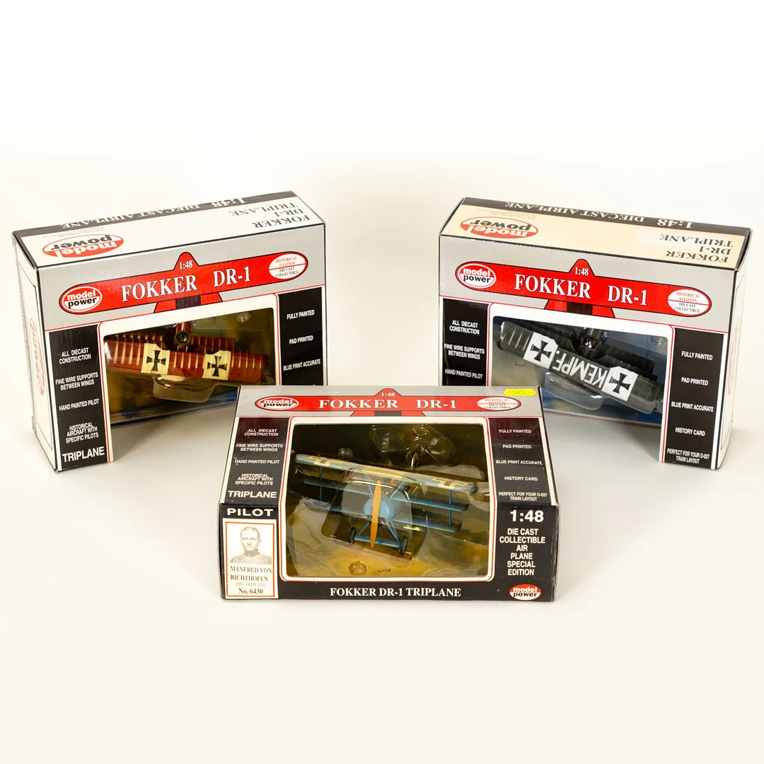 1:48 Flugzeug Fokker Dr. 1 Triplane Fighter in Original Verpackung (3). — Toys — Stockholms Auktionsverk Hamburg