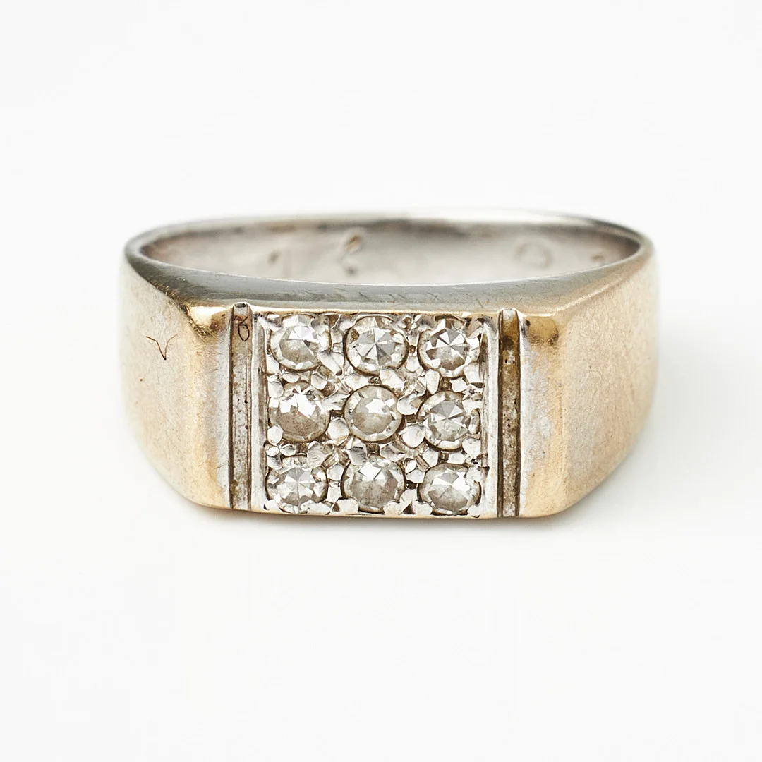 RING, 18 k rodierat vitguld, 9 åttkantslipade diamanter, totalt 0,18 ct, enligt gravyr, svensk kontrollstämpel. — Rings — Stockholms Auktionsverk Magasin 5