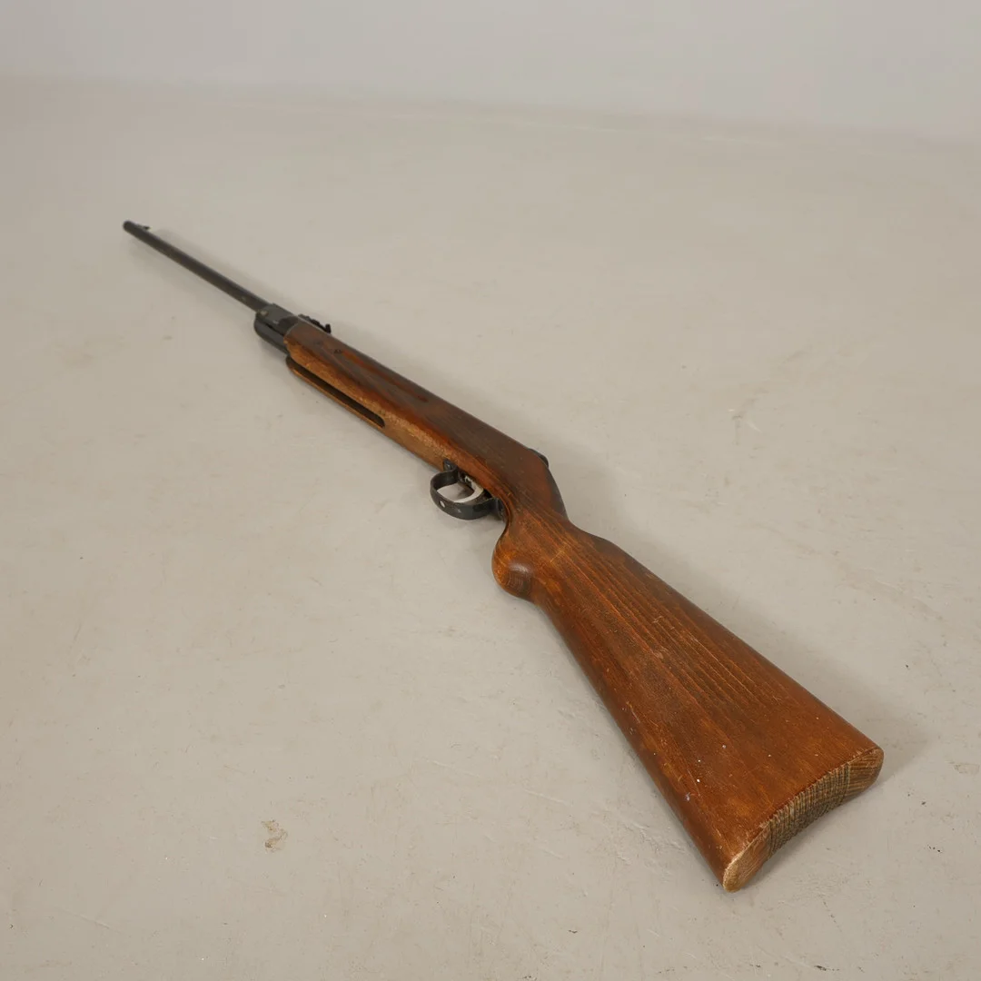 LUFTGEVÄR. Diana, modell 27, Tyskland. — Guns & Rifles — Höörs Auktionshall