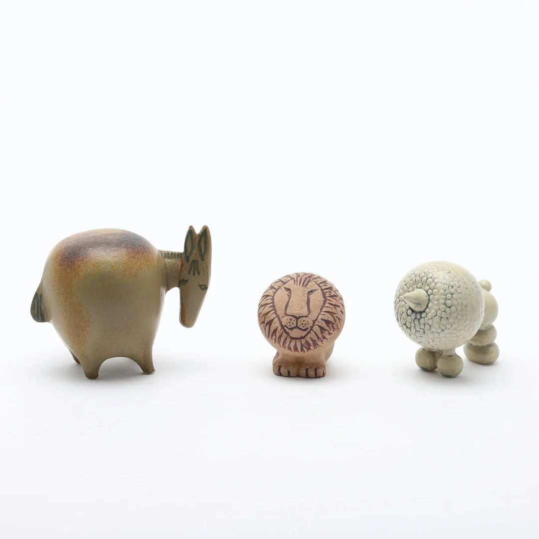 LISA LARSON. Figuriner, 3 st, Gustavsberg. — European — Uppsala Auktionskammare