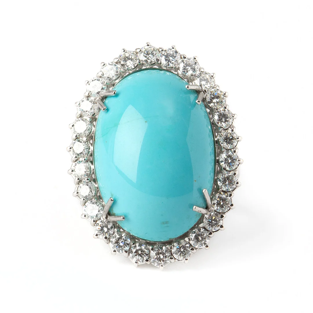 RING, 18K vitguld med cabochonslipad turkos samt briljantslipade diamanter, totalt ca 2.00 ct. — Rings — Stockholms Auktionsverk Göteborg