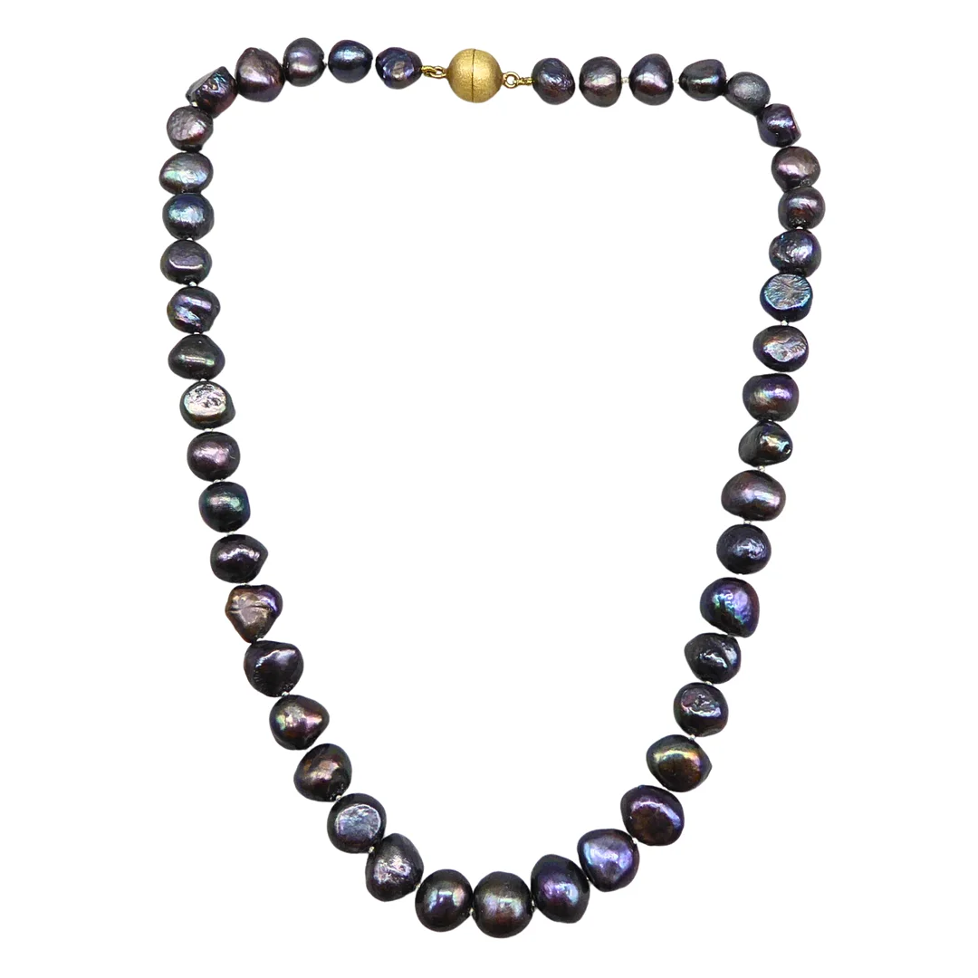 PERLENKETTE MIT DUNKLEN BAROCKEN SÜSSWASSERPERLEN, SCHLIESSE SILBER 925. — Jewellery — Auktionshaus Stuber's Hammerschlag