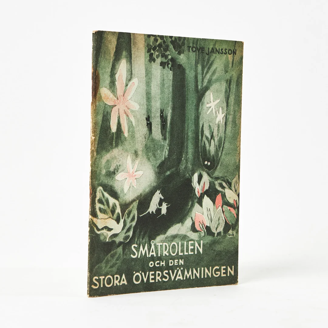 TOVE JANSSON SMÅTROLLEN OCH DEN STORA ÖVERSVÄMNINGE, första upplagan, 1945. — Books — Stockholms Auktionsverk Magasin 5