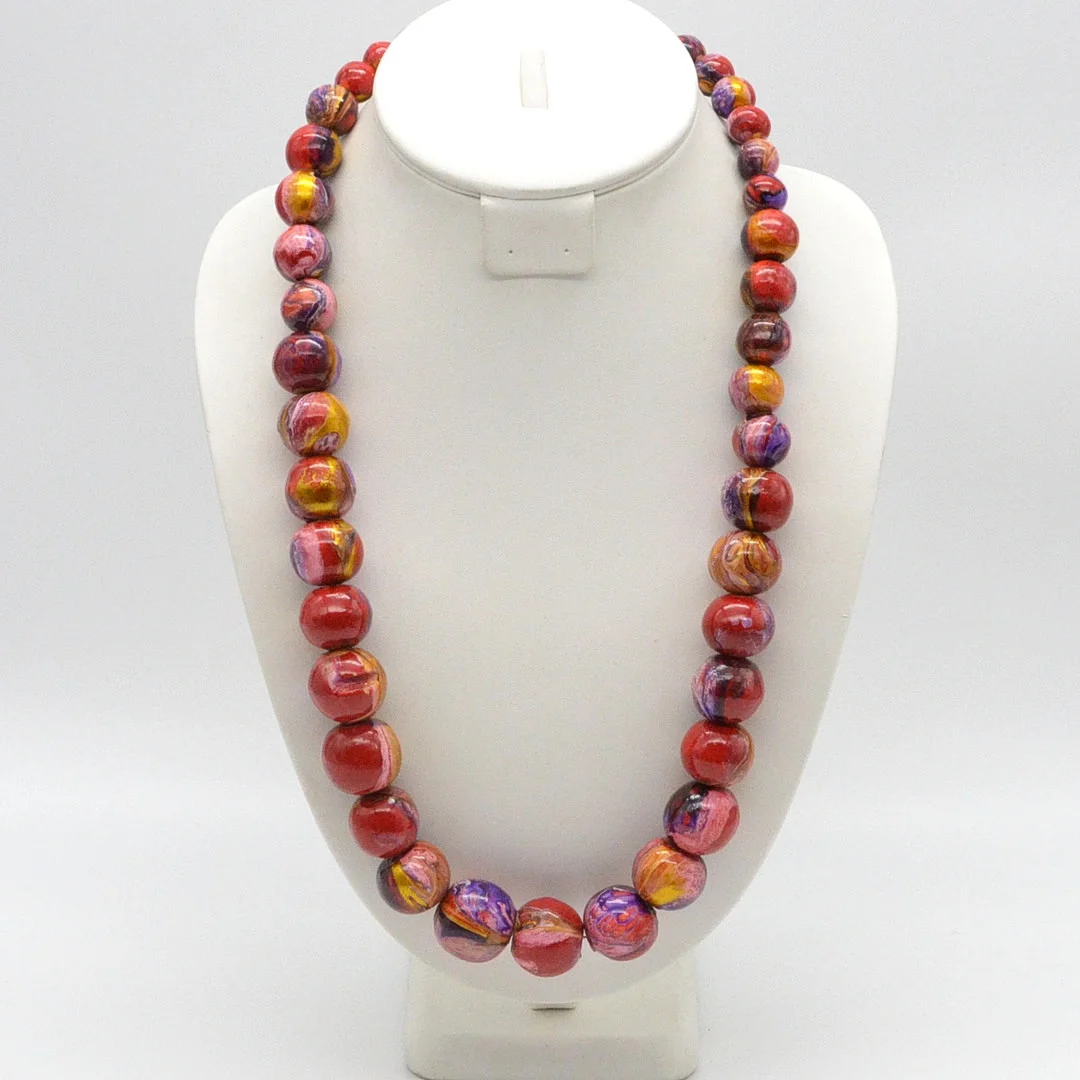 HANDGEMACHTES PERLENCOLLIER, HOLZPERLEN MIT HANDMALEREI, GLITZERDETAILS IN GOLD, VINTAGE, ENDLOS, VINTAGE, CA. 65 CM. — Necklace — Kunst- und Auktionshaus Kleinhenz