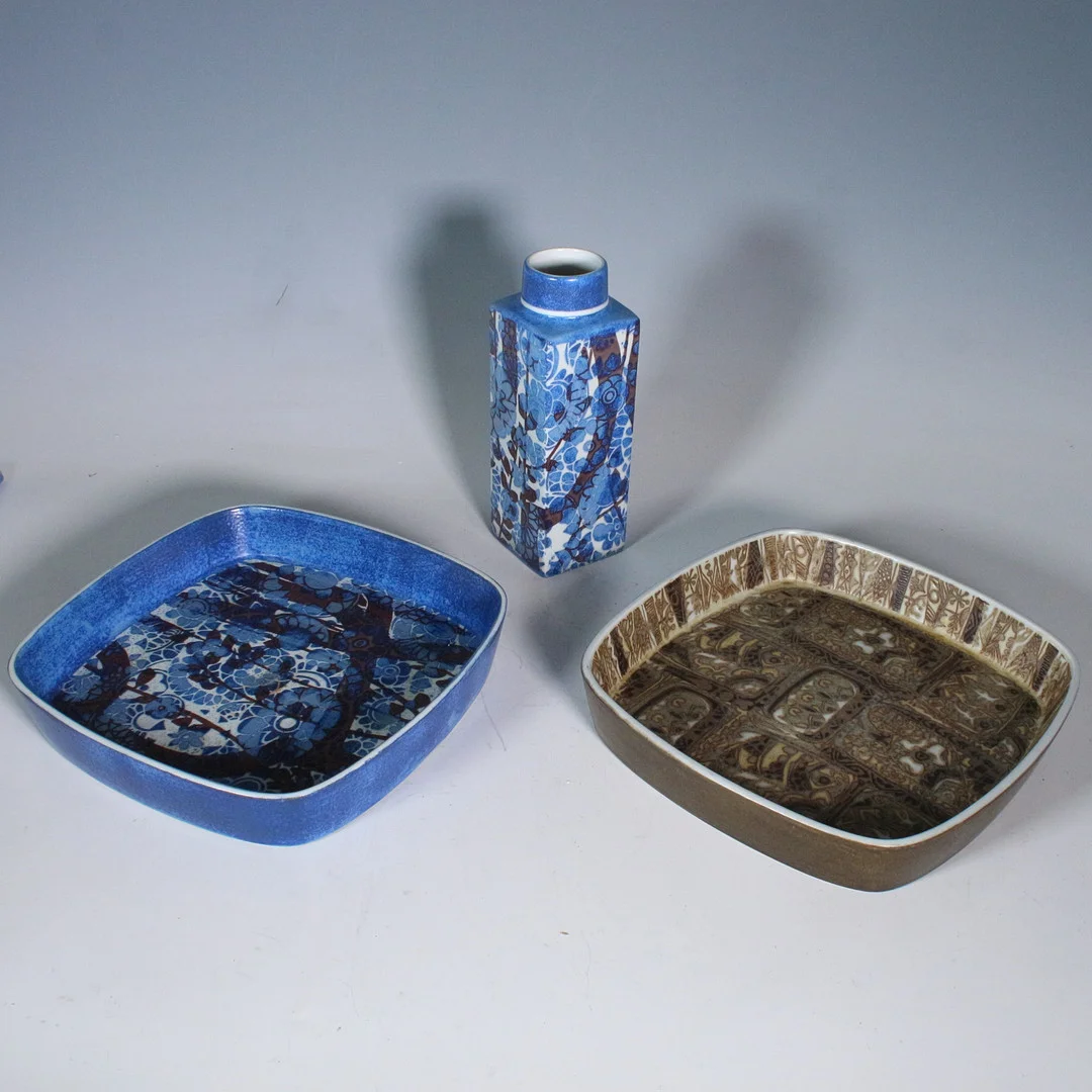 NILS THORSSON. für Royal Copenhagen, Zwei Schale und eine Vase, Fajence, Steingut, Modell '' Baca '', Denmark, 1970er. — European — Stockholms Auktionsverk Düsseldorf/Neuss