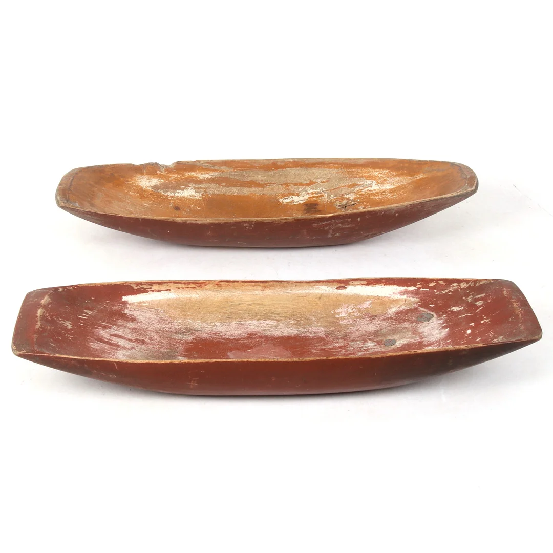 TRÅG, 2 st, bemålade, bomärkta, 1800-tal. — Bowls & Boxes — Stadsauktion Sundsvall
