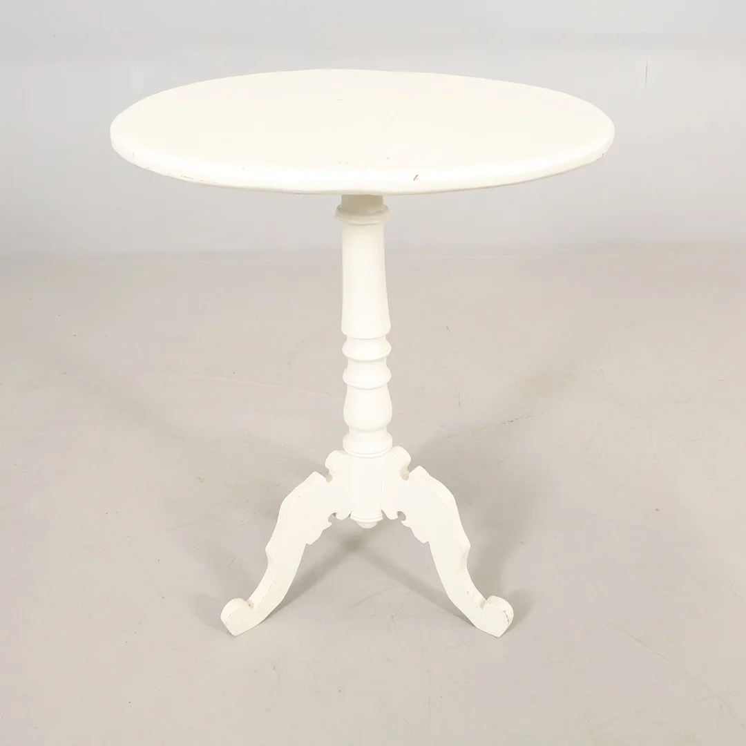 FÄLLBORD vitmålat 1900-talets första hälft. — Tables — Höörs Auktionshall