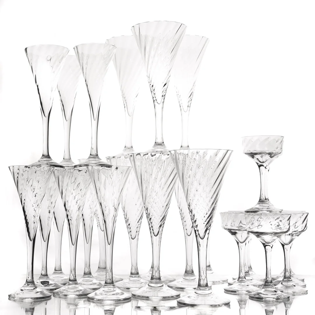 GUNNAR CYRÉN. Glasservis, "Helena", Orrefors, 28 delar. — Tableware — Norrlands Auktionsverk