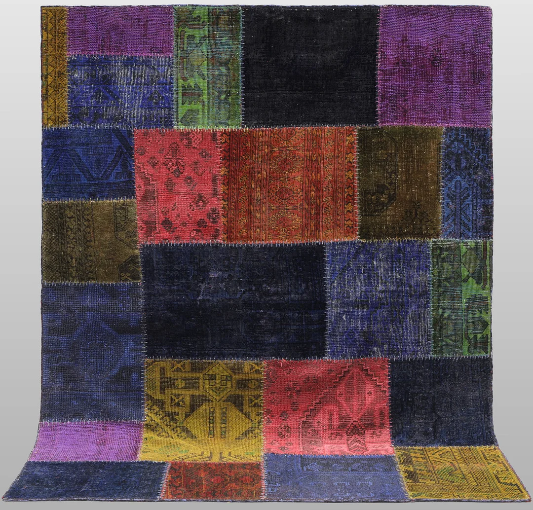 MATTA. Patchwork, 194 x 152 cm. — Oriental Carpets & Textiles — Södermanlands Auktionsverk