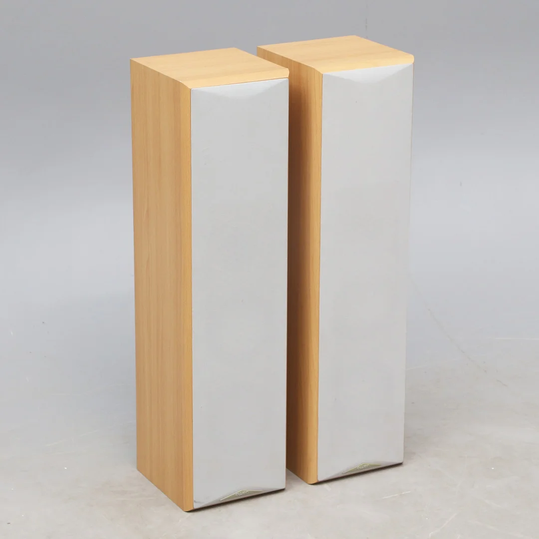 HÖGTALARAE, 1 par, moderna. — Modern consumer electronics — Kalmar Auktionsverk