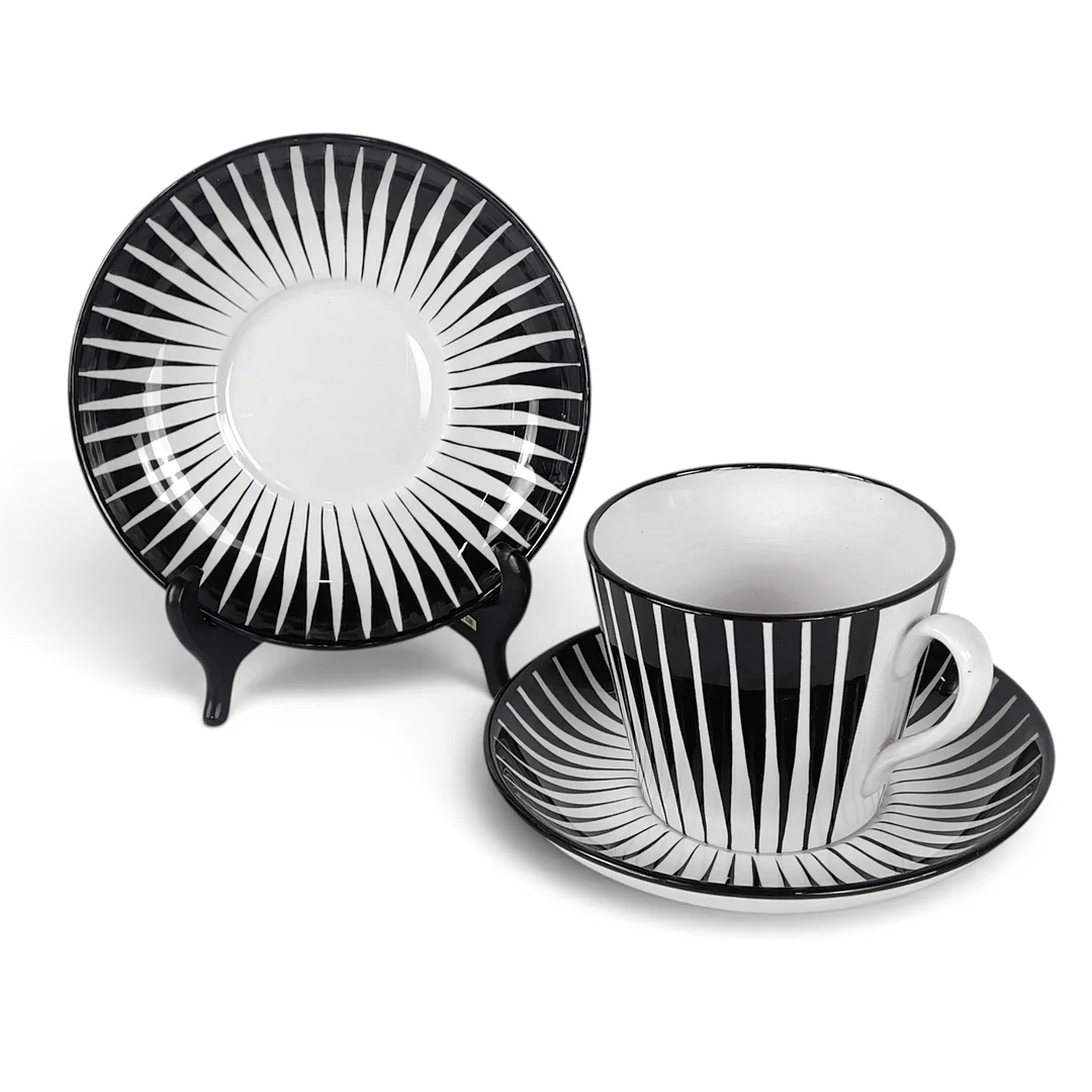 EUGEN TROST. Tekopp med fat, 3 delar, "Zebra", flintgods, Upsala-Ekeby Gefle. — European — Roslagens Auktionsverk