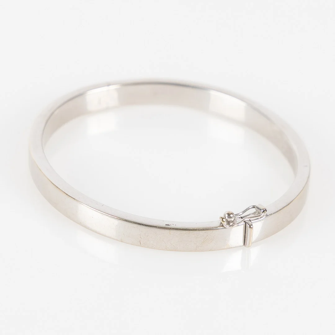ARMRING, 18K vitguld. — Bracelets — Stockholms Auktionsverk Helsingborg